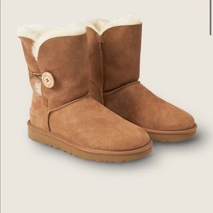 UGG Bailey Button